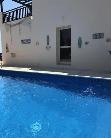 Denis, Marine Drive, Coral Bay Пейя