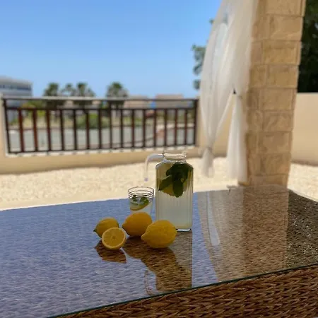 Denis, Marine Drive, Coral Bay Вилла