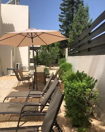 Denis, Marine Drive, Coral Bay Πέγεια