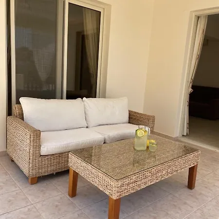 Denis, Marine Drive, Coral Bay * Πέγεια
