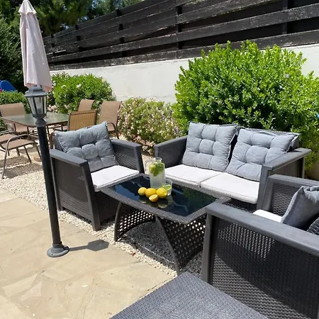 Denis, Marine Drive, Coral Bay