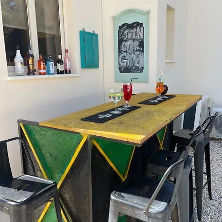 Villa Denis, Marine Drive, Coral Bay *