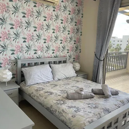 Villa Denis, Marine Drive, Coral Bay *