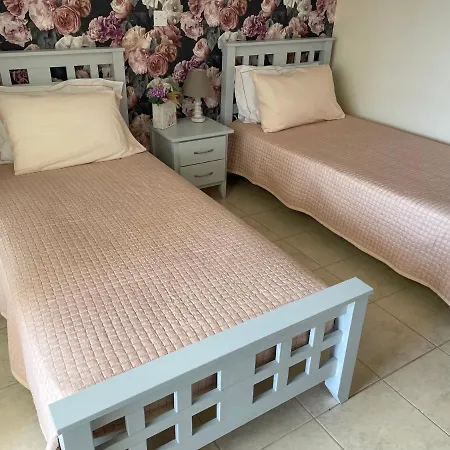 Villa Denis, Marine Drive, Coral Bay Peyia