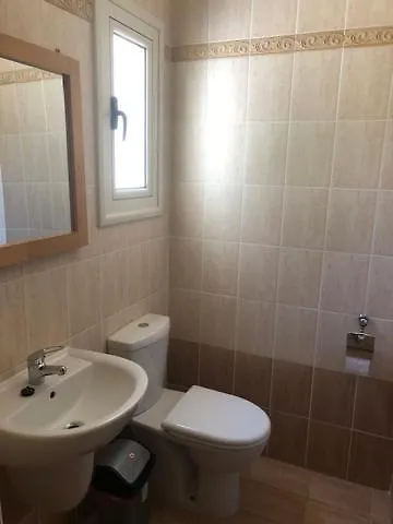 Denis, Marine Drive, Coral Bay فيلة