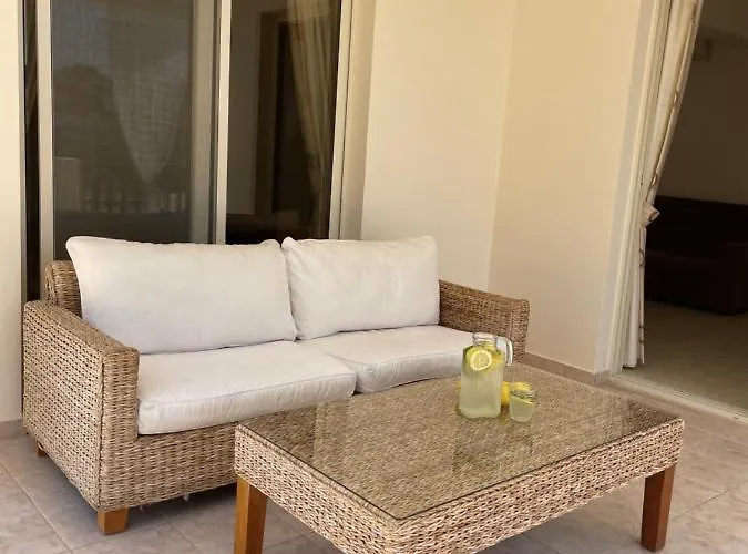 Denis, Marine Drive, Coral Bay * بييا