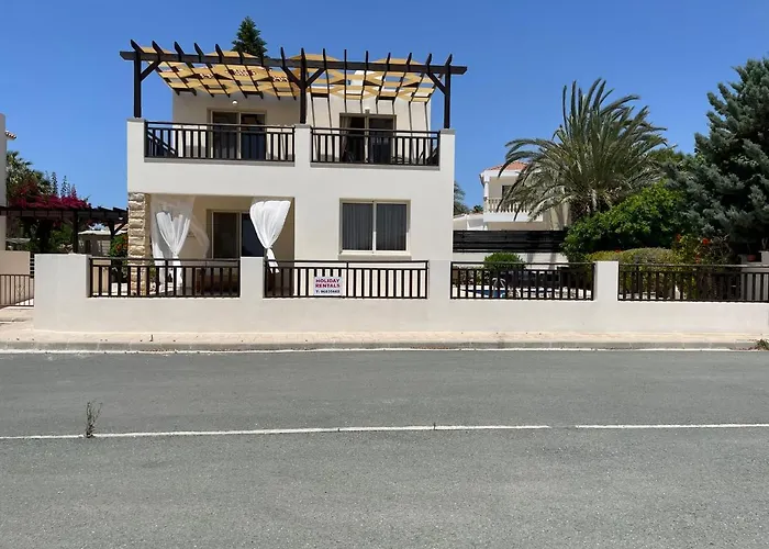 Vila Denis, Marine Drive, Coral Bay Pegeia