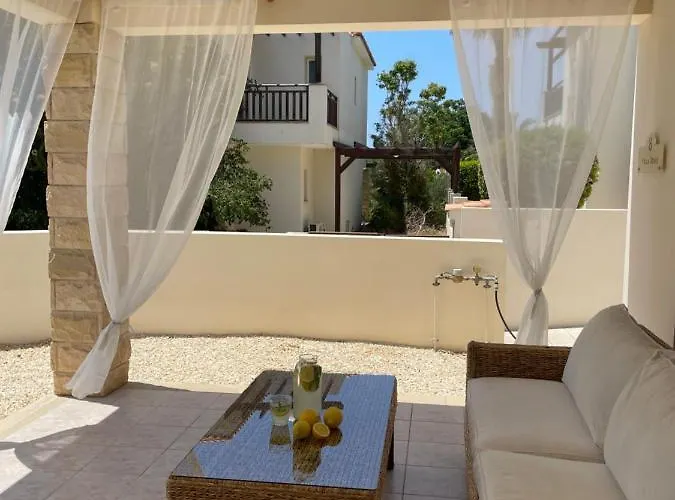 Vila Denis, Marine Drive, Coral Bay *