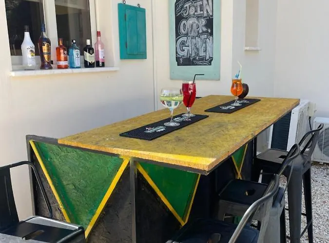 Vila Denis, Marine Drive, Coral Bay *