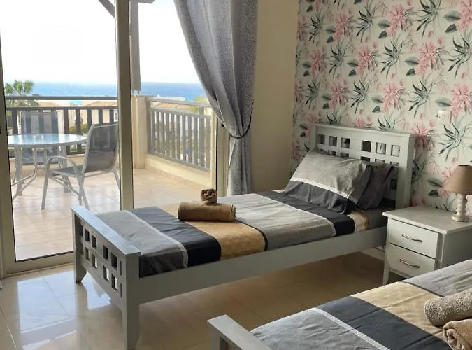 Denis, Marine Drive, Coral Bay فيلة *