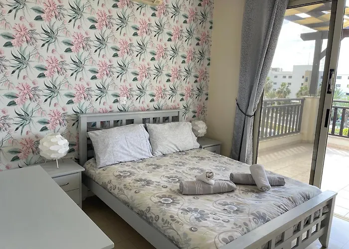 Vila Denis, Marine Drive, Coral Bay *