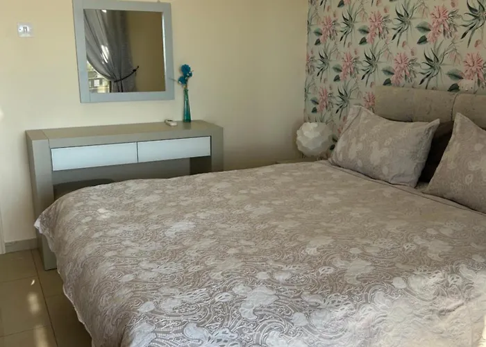 Vila Denis, Marine Drive, Coral Bay *