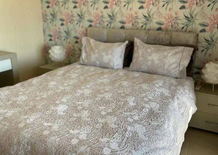 Denis, Marine Drive, Coral Bay * بييا